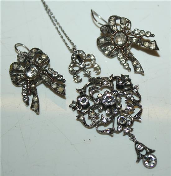 19/20thC French paste-set pendant and a similar pair of drop earrings